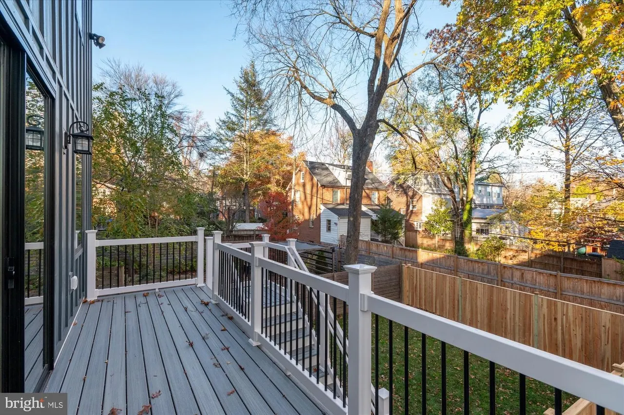 Raised deck with gray composite decking and white railings