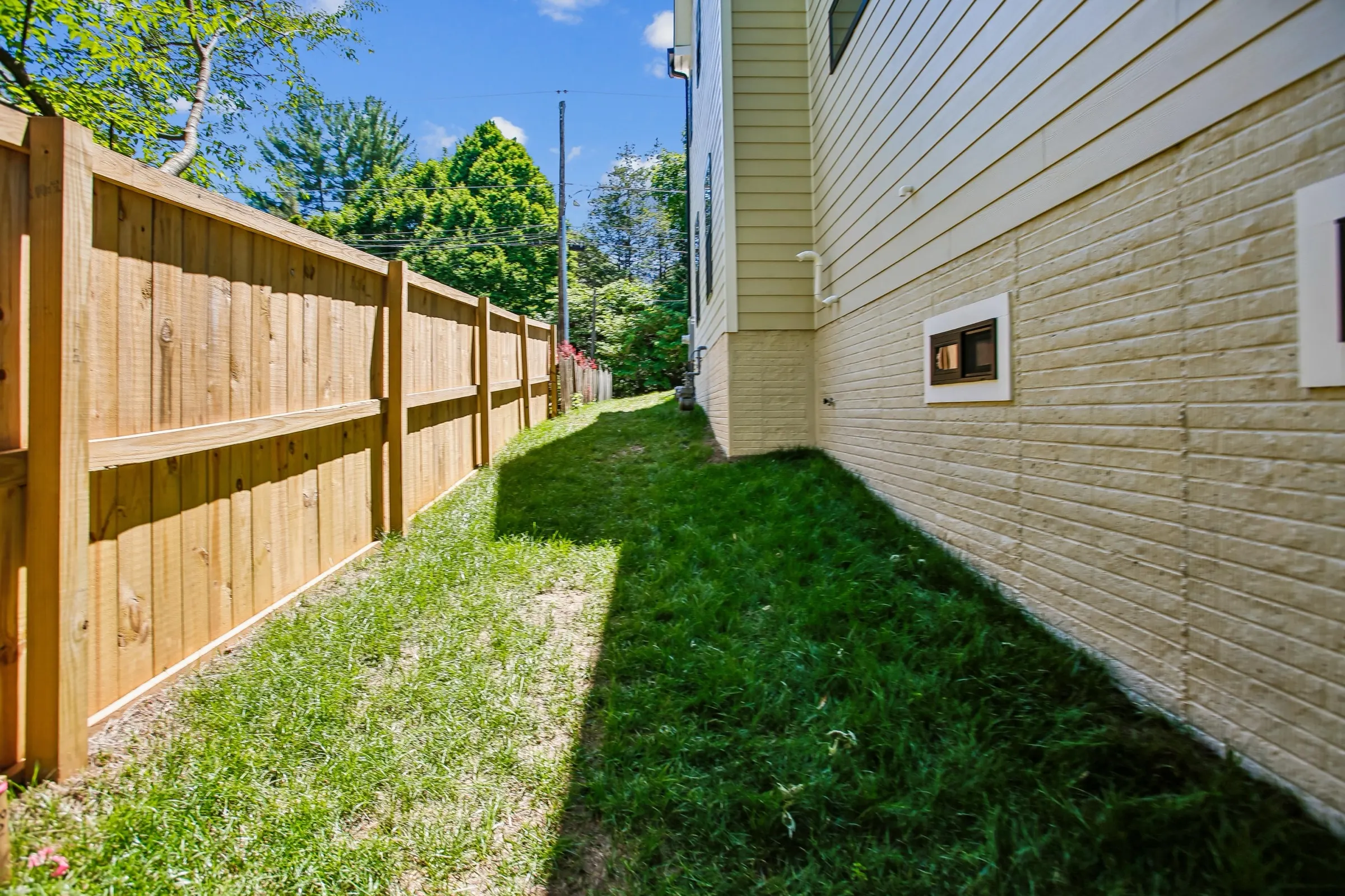 Side yard at 6003 Melvern Dr