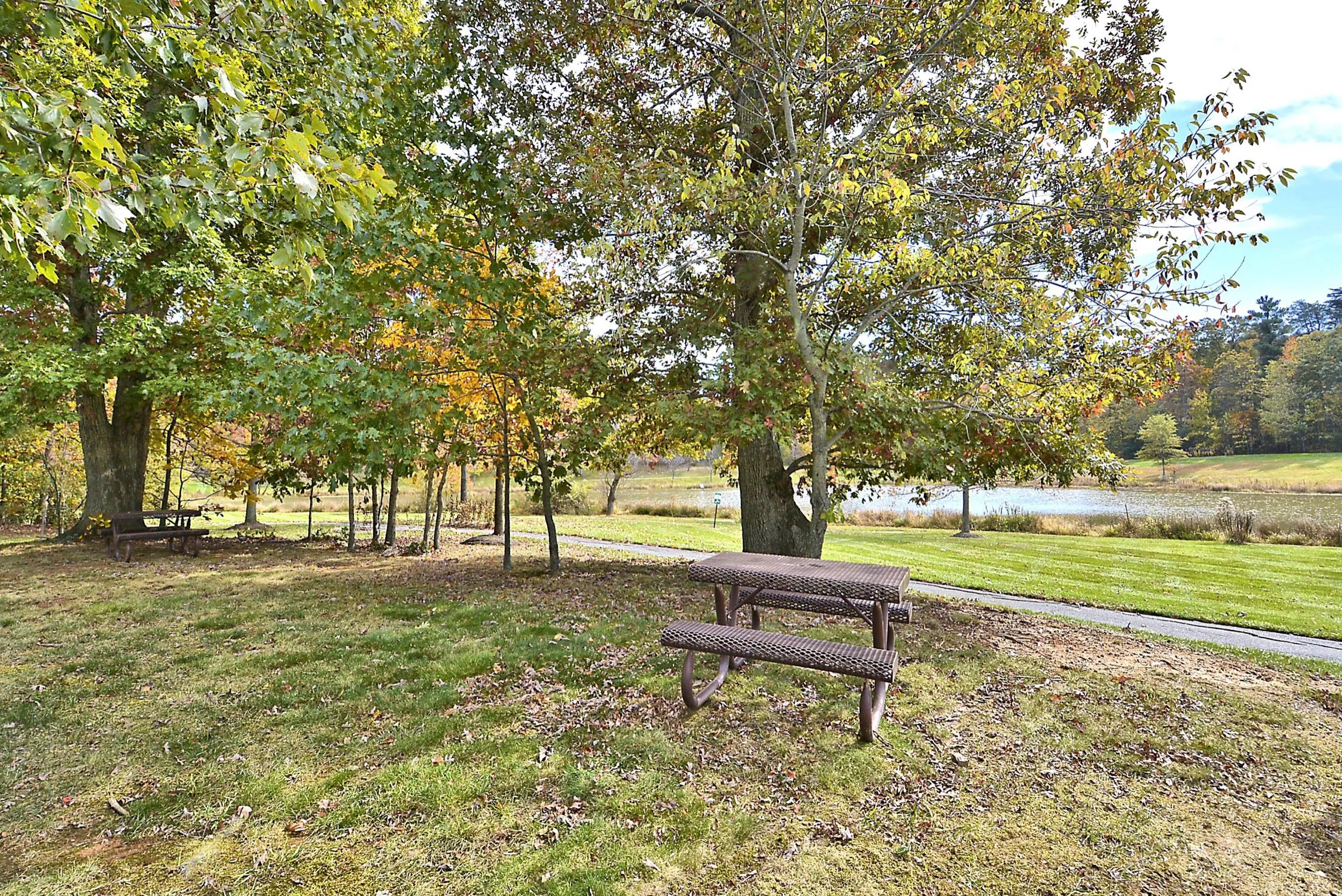 Wyngate picnic area at 6003 Melvern Dr