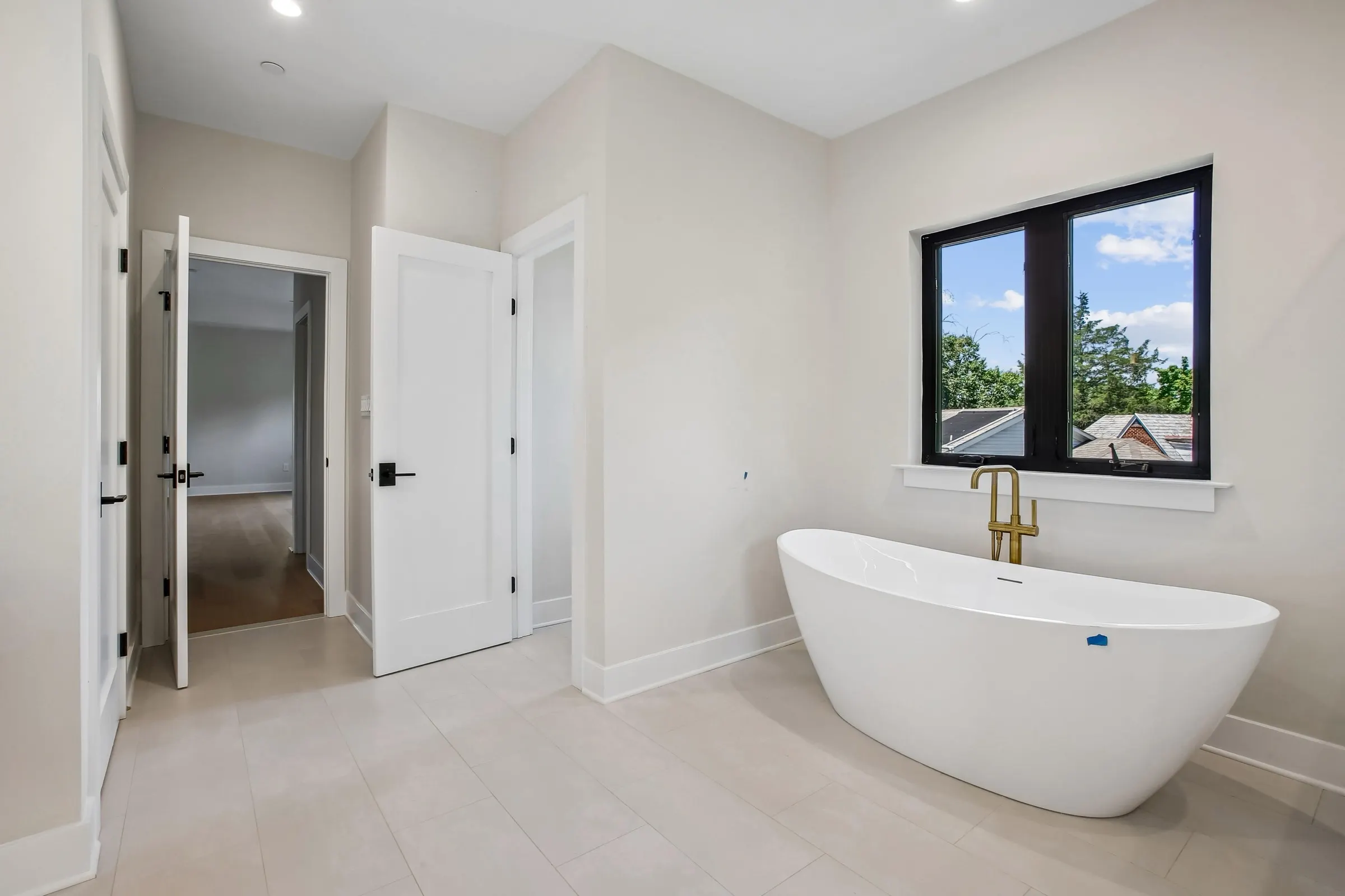 Tub at 6003 Melvern Dr