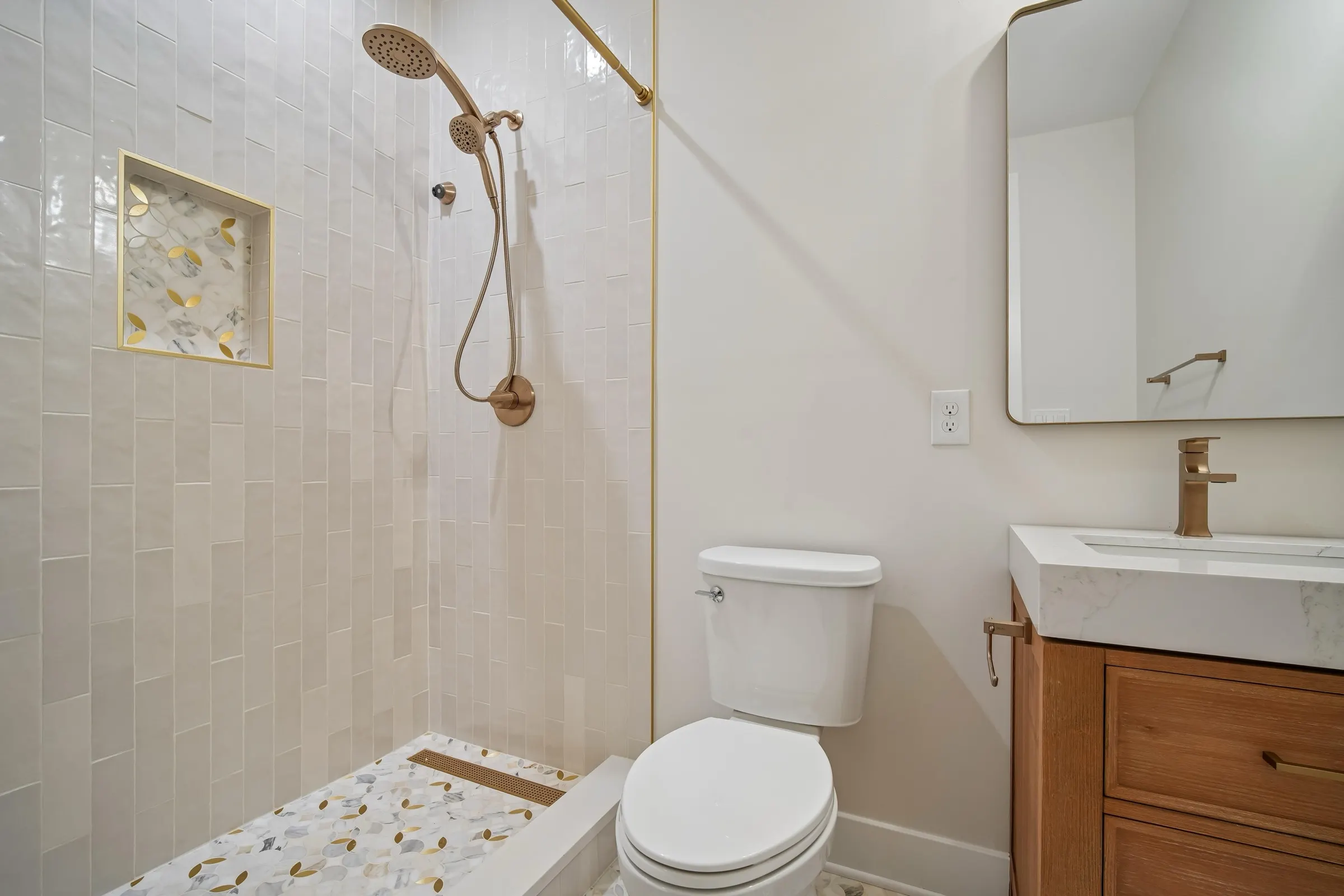 Bath at 6003 Melvern Dr