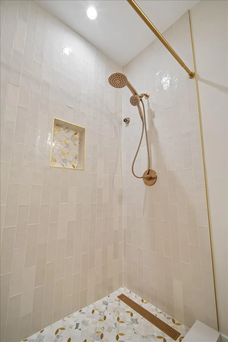 Bath at 6003 Melvern Dr