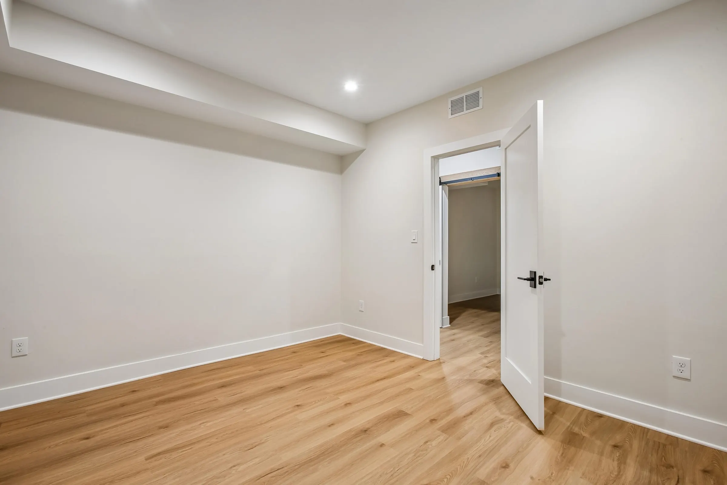 Bonus room at 6003 Melvern Dr