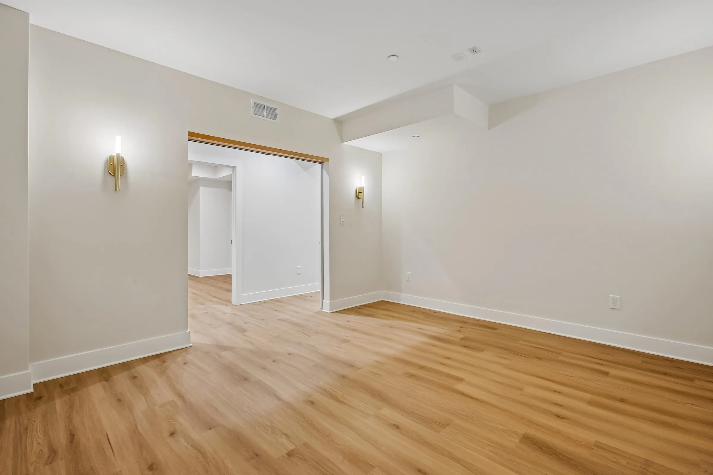 Bonus room at 6003 Melvern Dr
